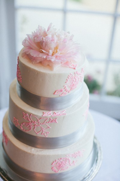 Silver & Pink Wedding Cake Photo 2